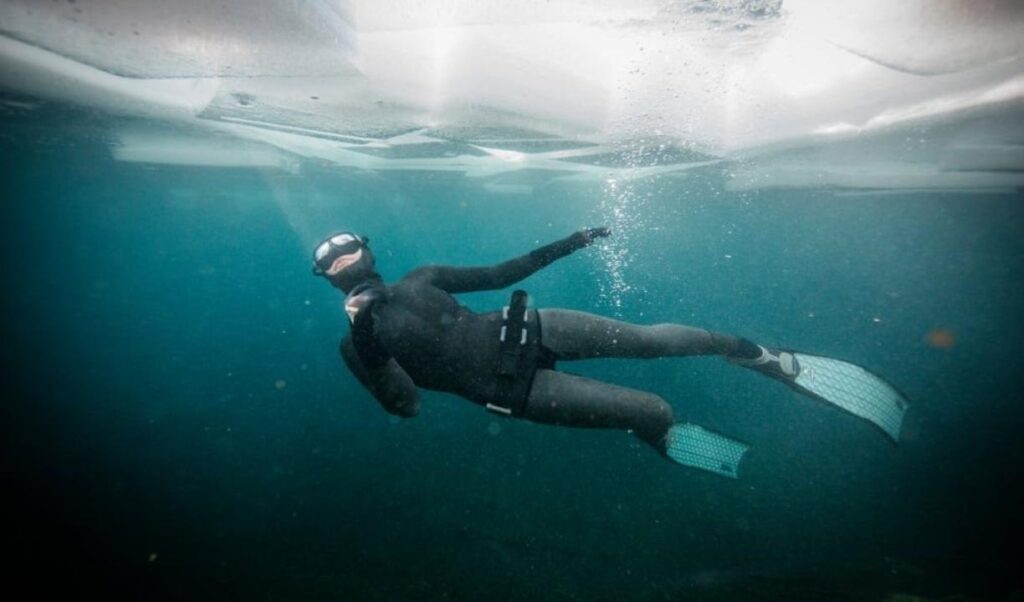 مشاهدة فيلم Hold Your Breath The Ice Dive 2022 مترجم كامل HD
